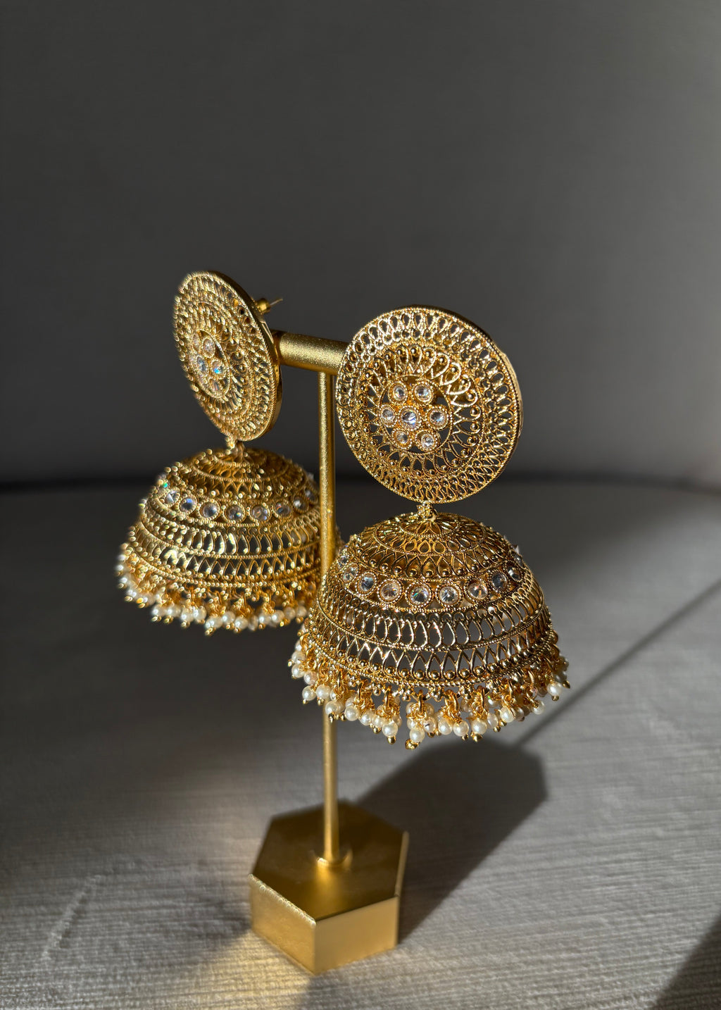 Manu Jhumka Gold