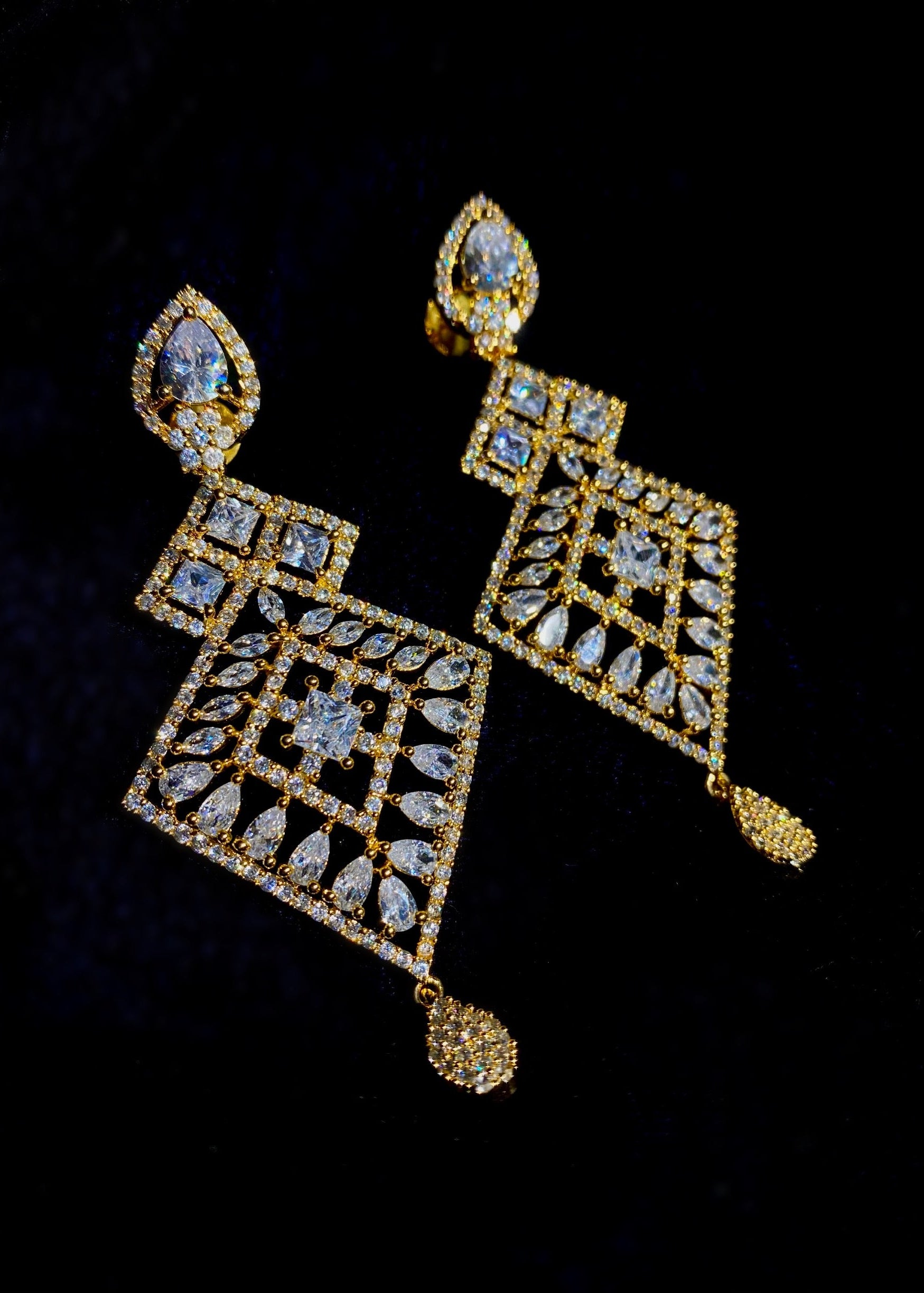 AD Earrings Gold