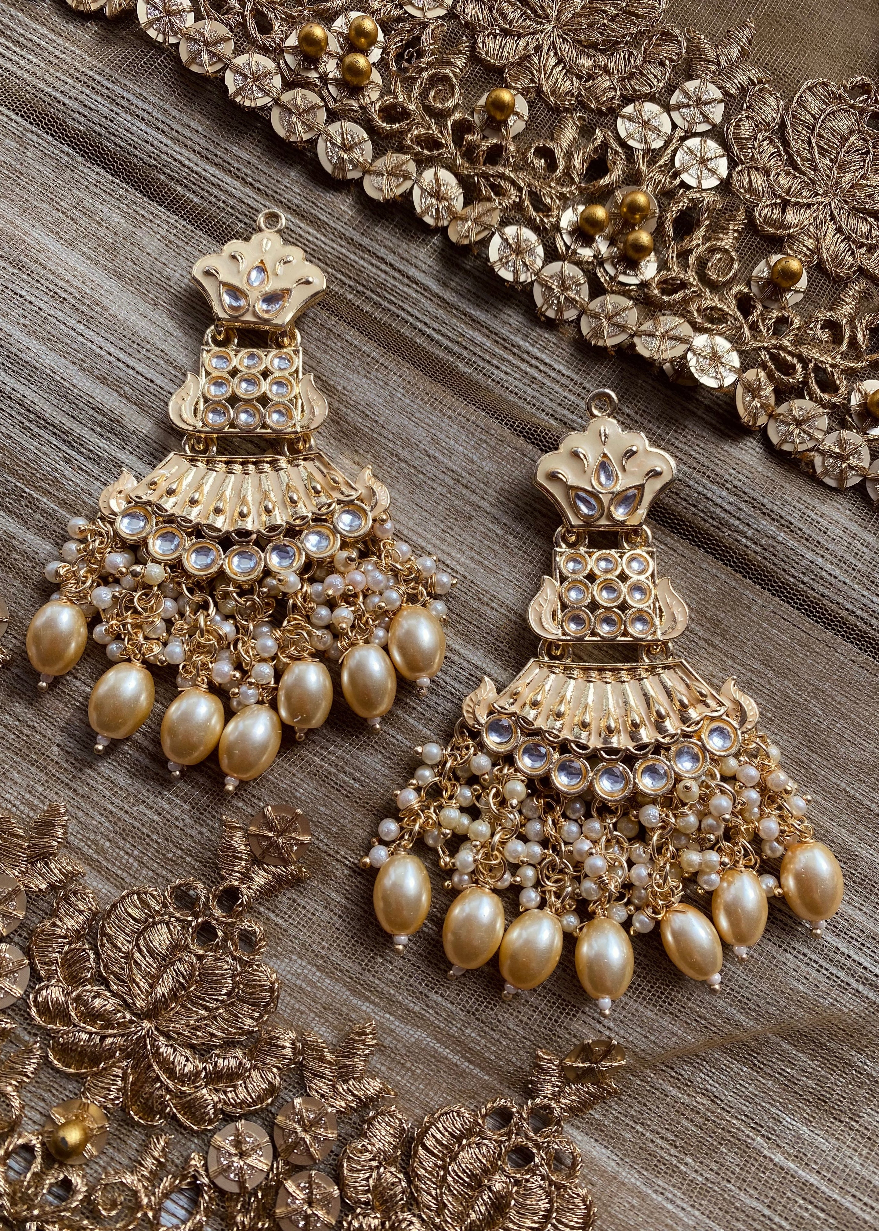 Lily Earrings Gold
