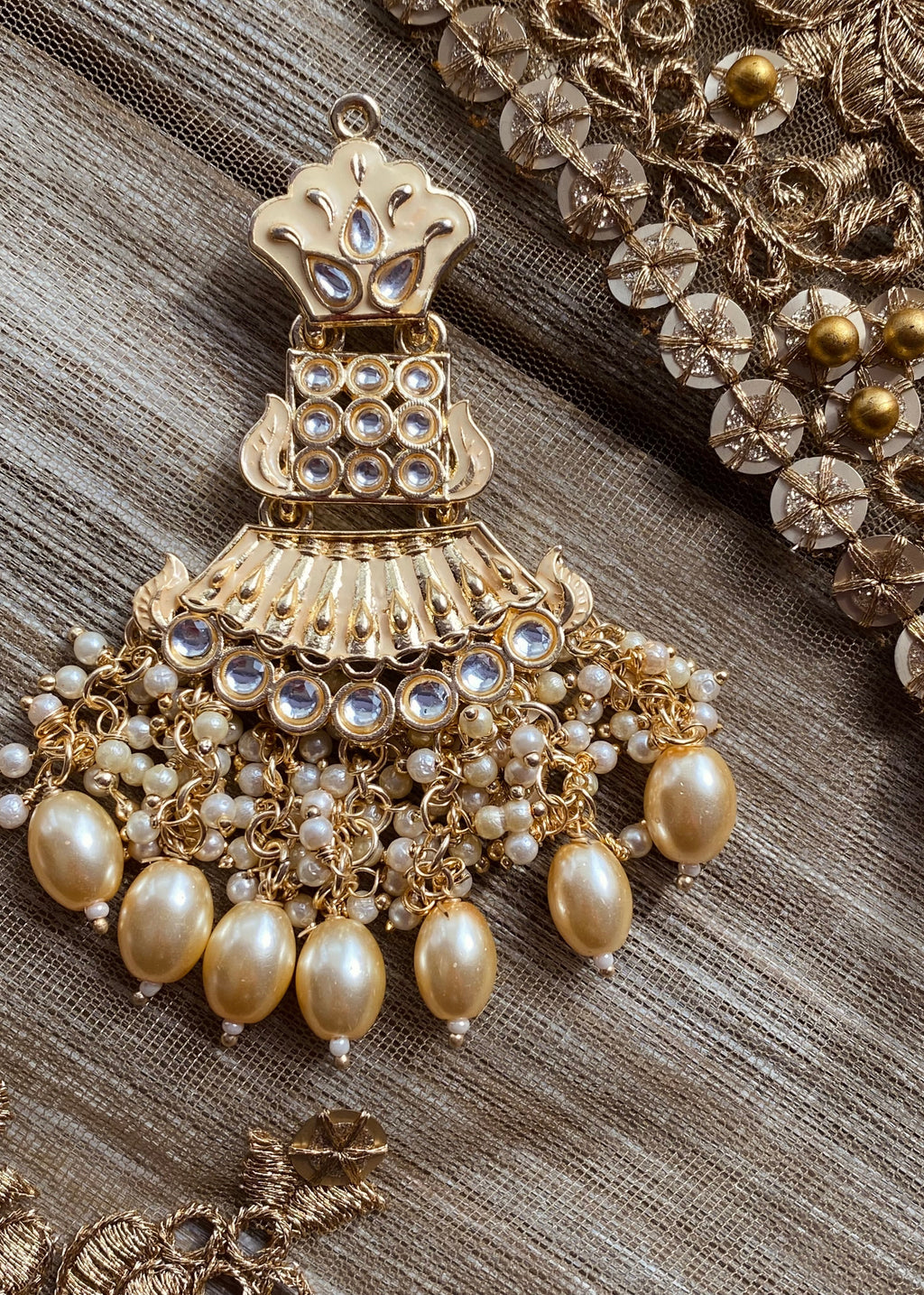 Lily Earrings Gold
