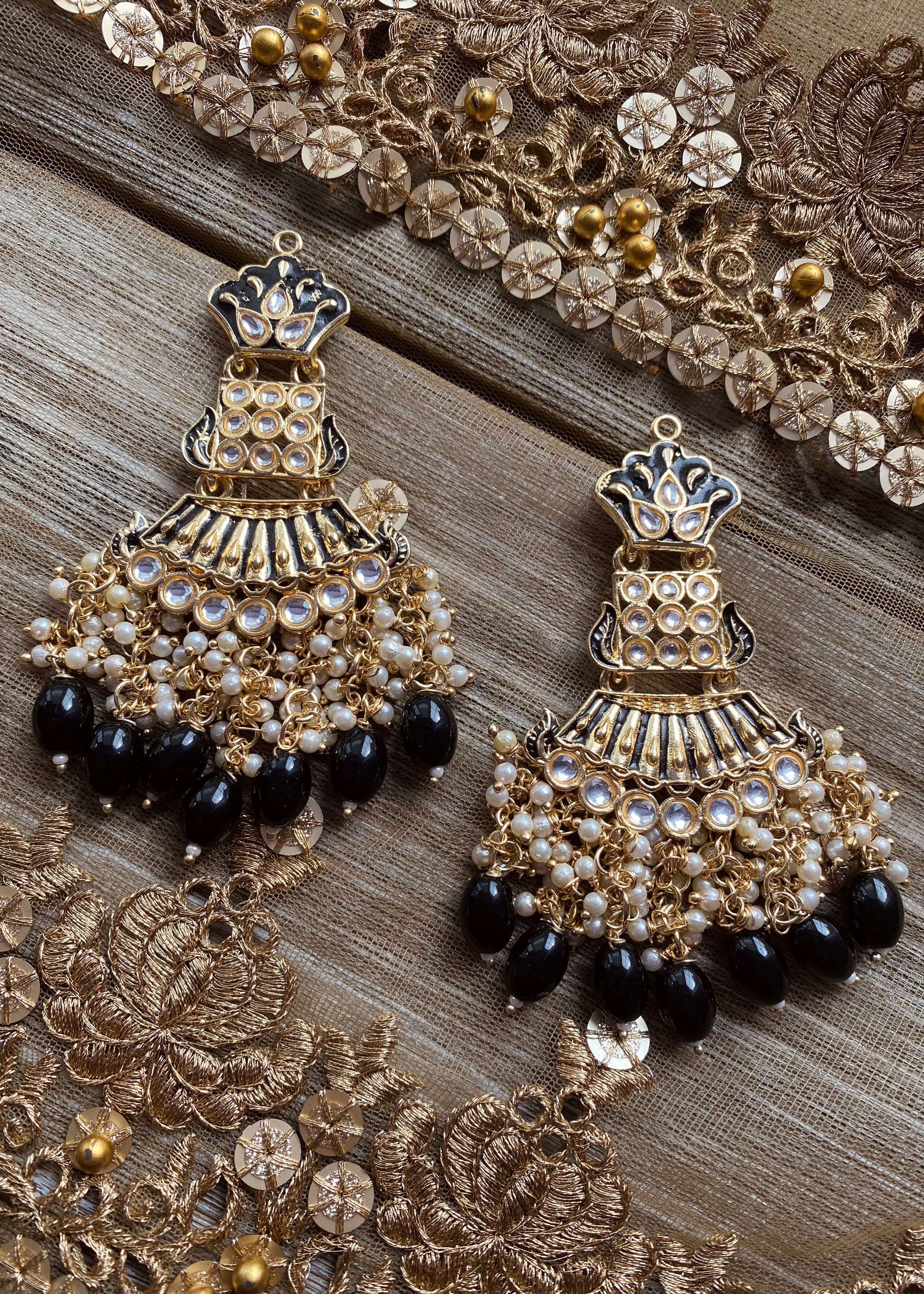 Lily Earrings Gold