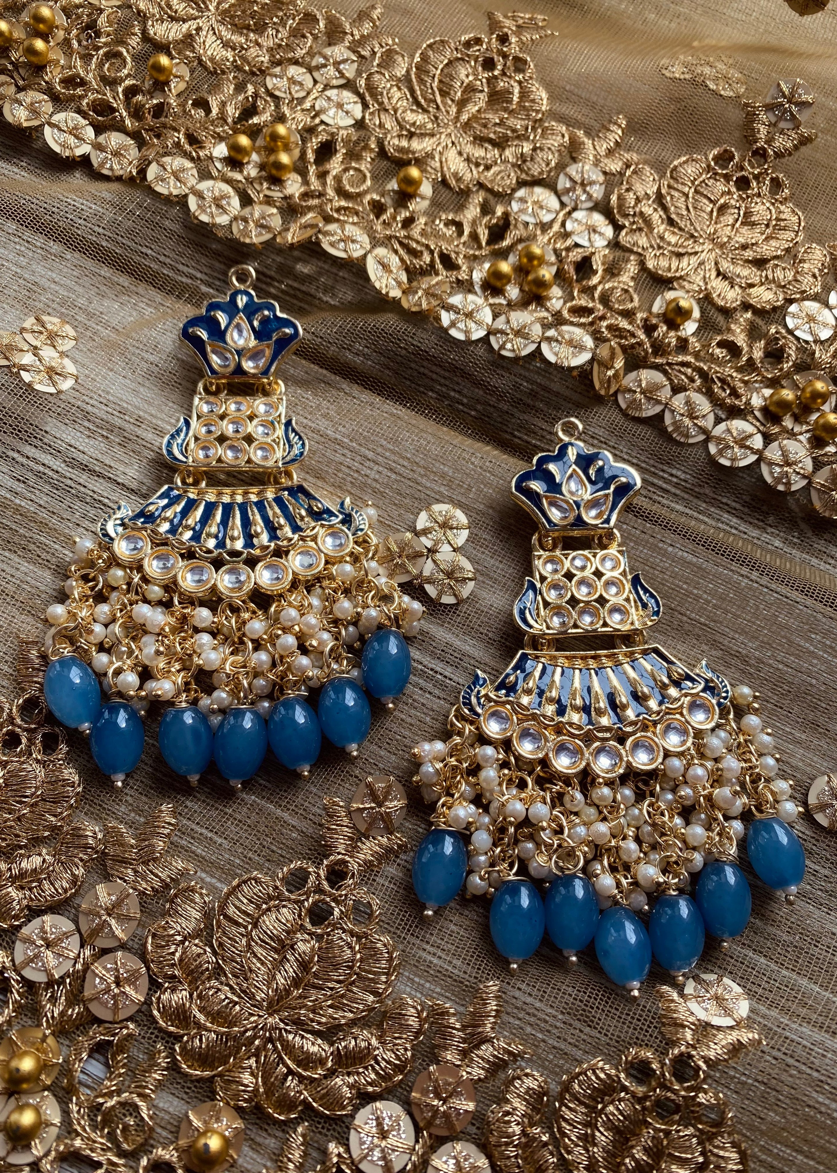 Lily Earrings Gold
