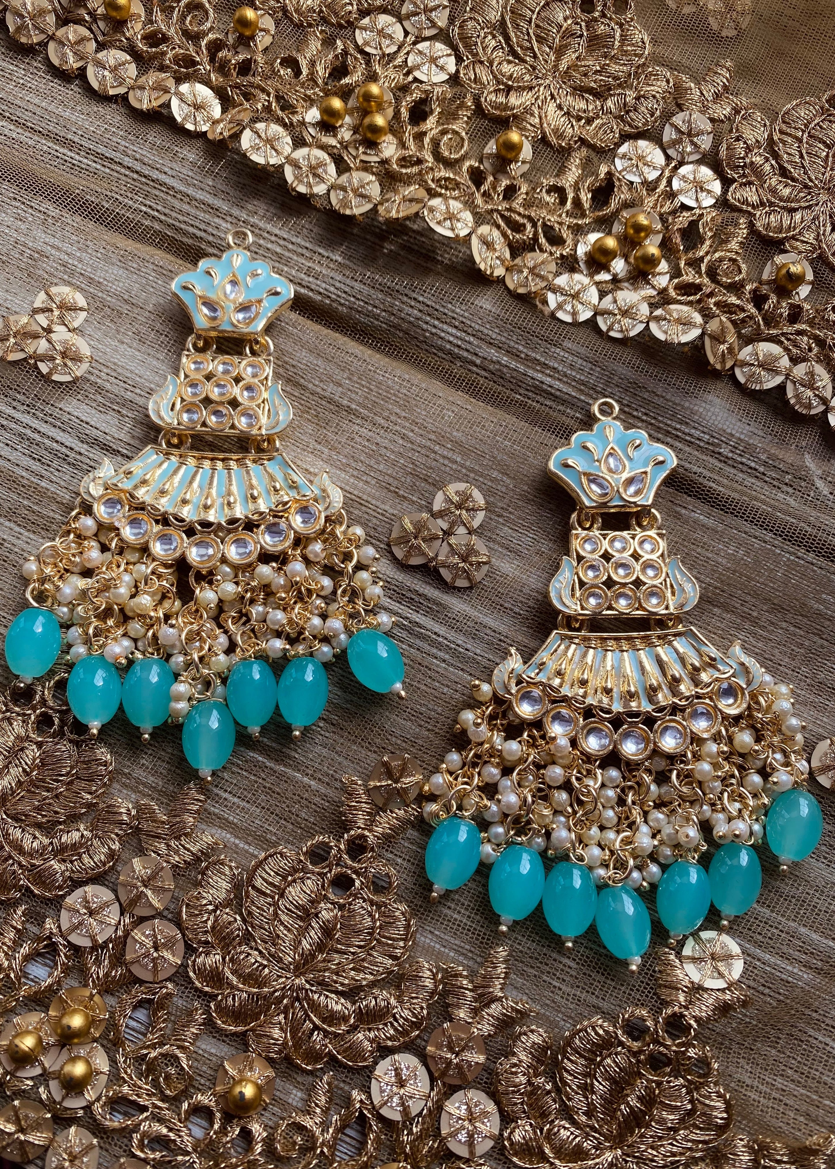 Lily Earrings Gold