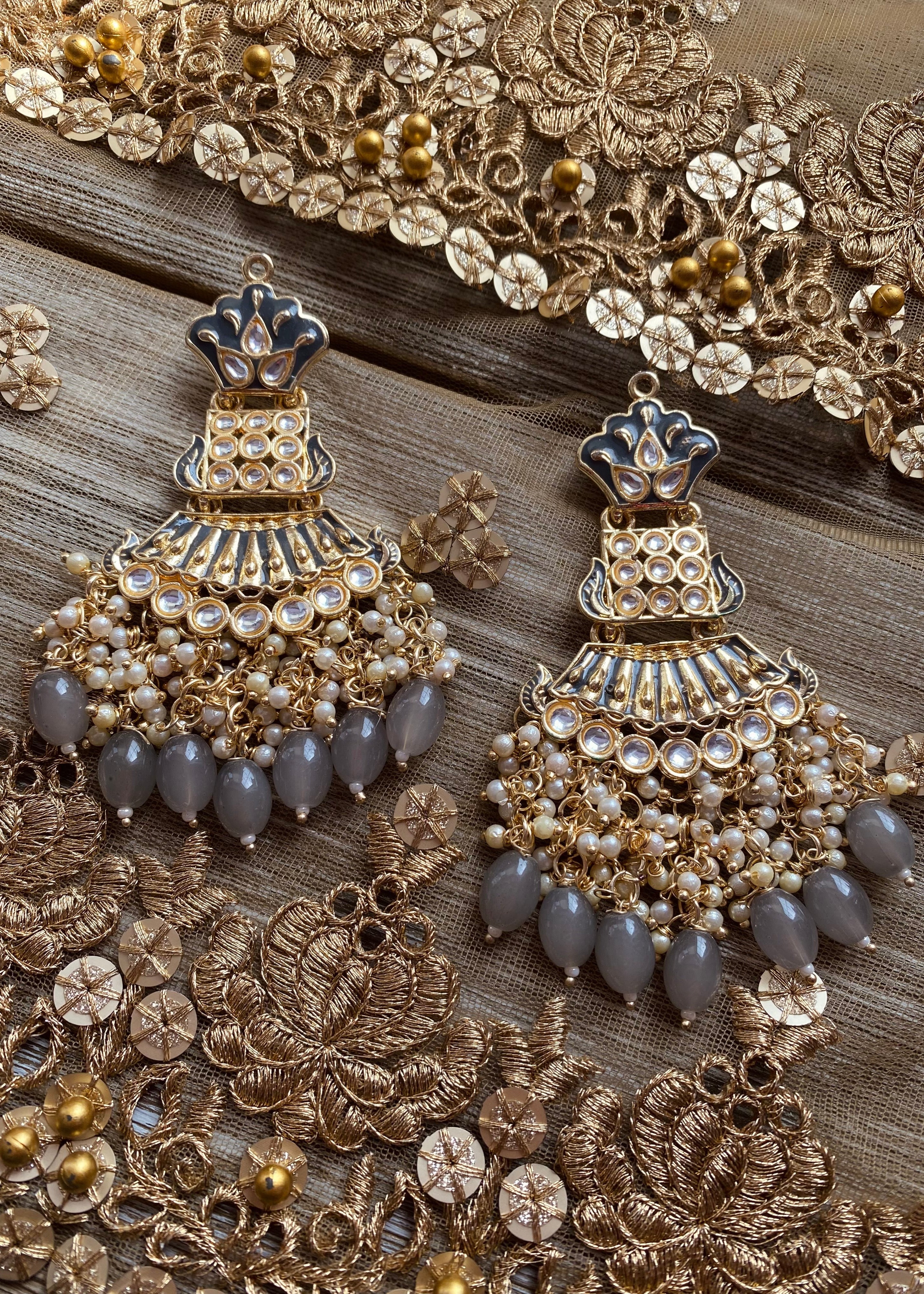 Lily Earrings Gold