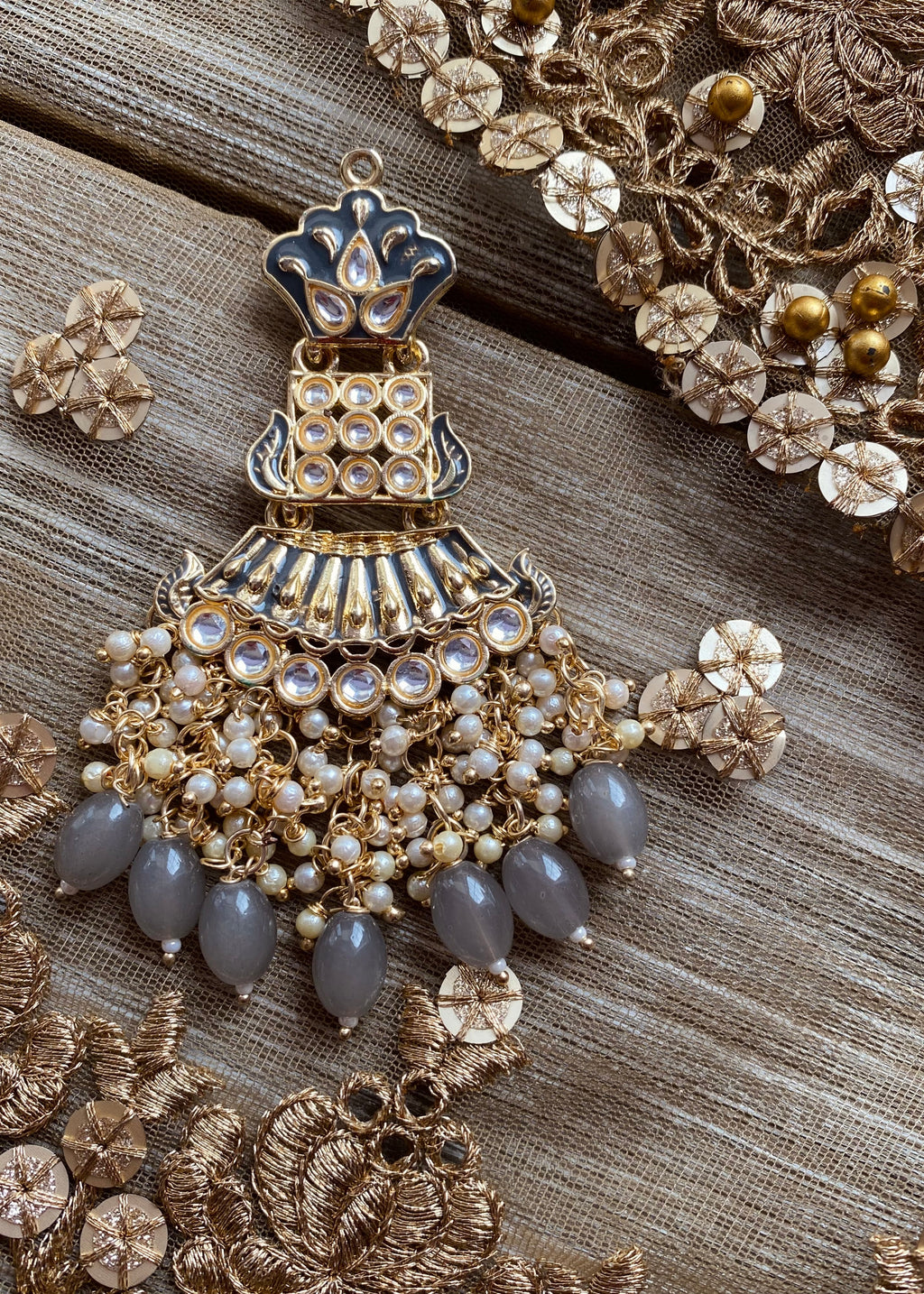 Lily Earrings Grey