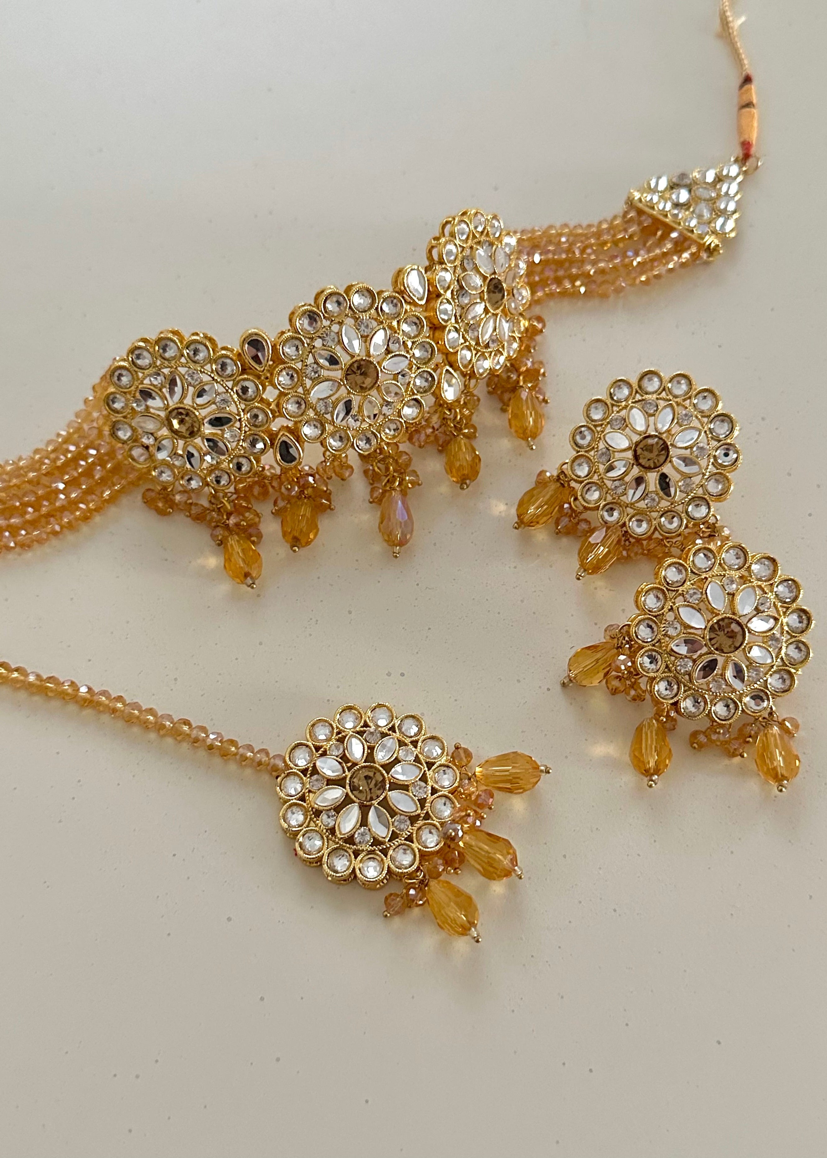Sahej Choker Set Gold