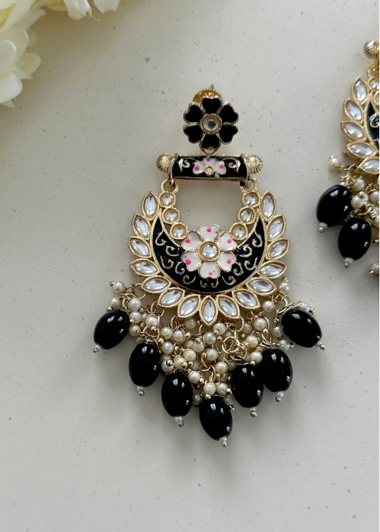 Daisy Earrings Black