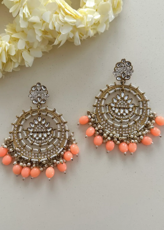 Maya Earrings White